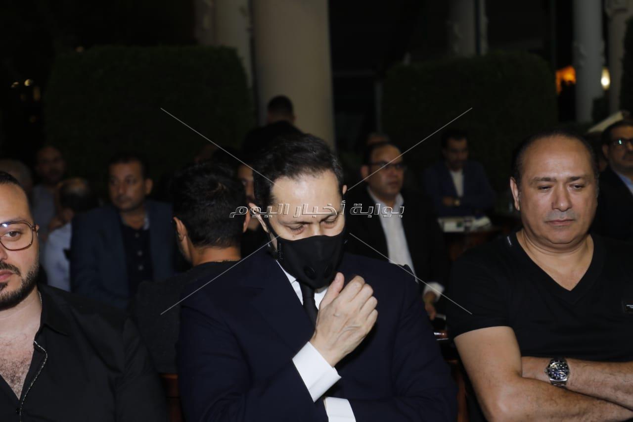 بالصور| تجمع  نجوم الوسط الرياضي في عزاء والدة الكابتن أحمد حسن 