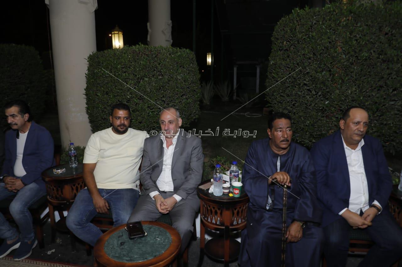 بالصور| تجمع  نجوم الوسط الرياضي في عزاء والدة الكابتن أحمد حسن 