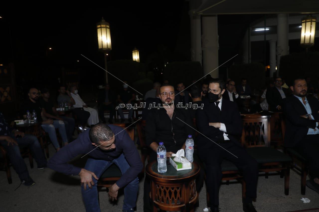 بالصور| تجمع  نجوم الوسط الرياضي في عزاء والدة الكابتن أحمد حسن 