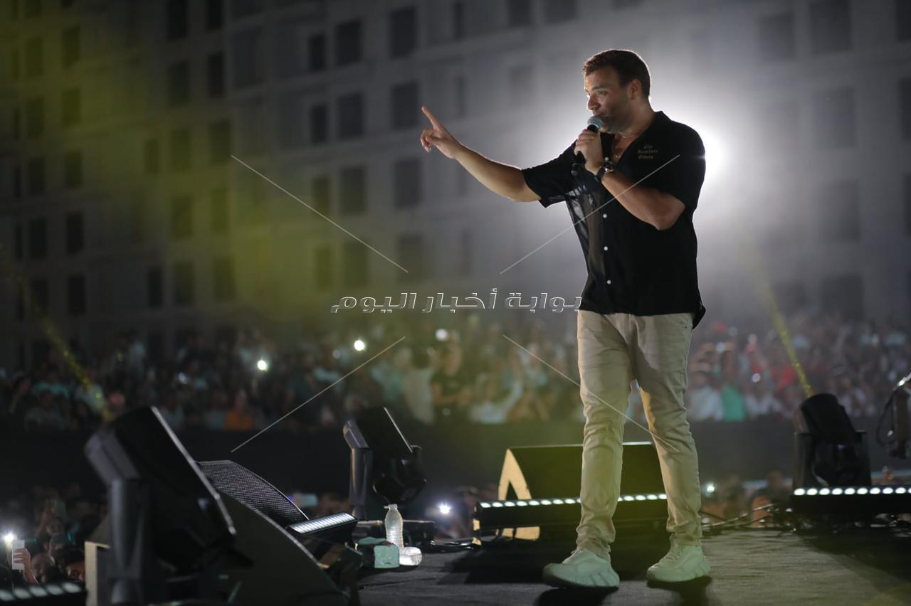 رامي صبري يسطر تاريخا جديدا لنفسه في حفلات الساحل الشمالي بحضور "كامل العدد