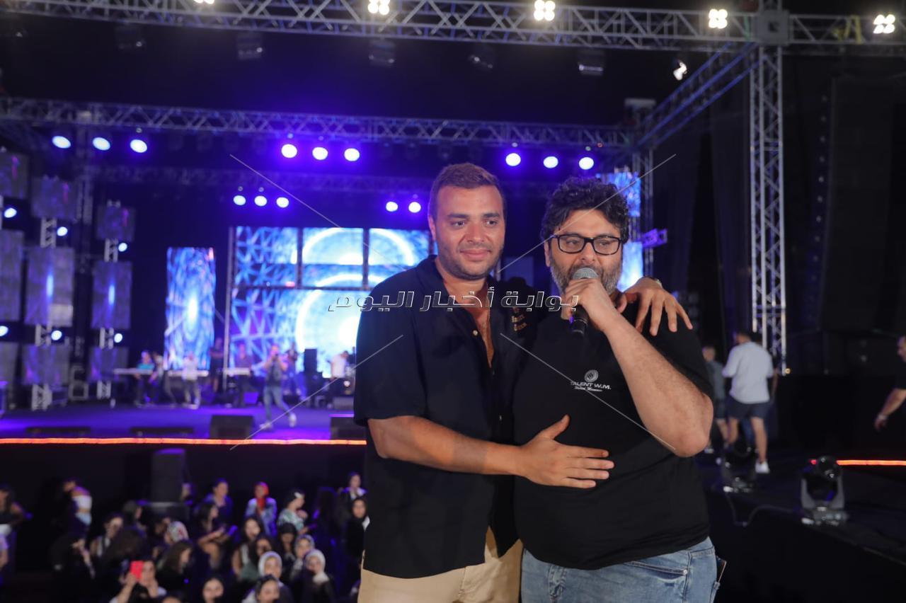 رامي صبري يسطر تاريخا جديدا لنفسه في حفلات الساحل الشمالي بحضور "كامل العدد