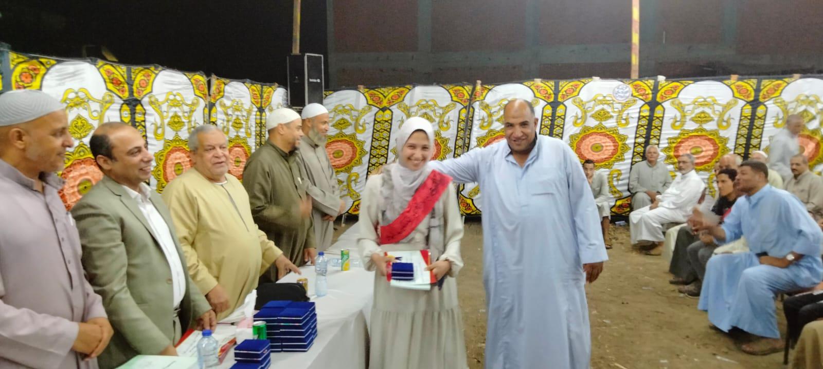  قرية العلم والعلماء تكرم أوائل الإعدادية والثانوية بالمنوفية