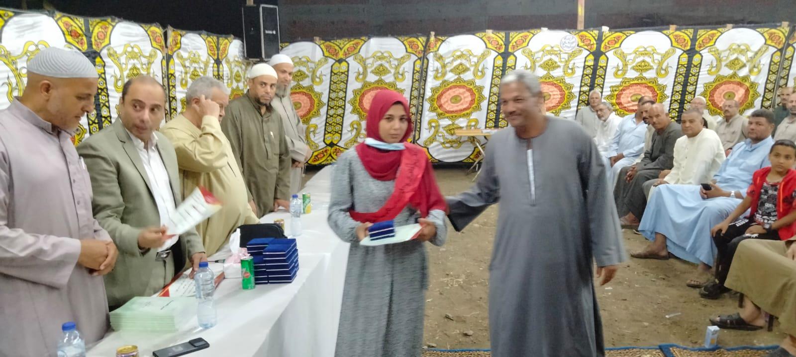  قرية العلم والعلماء تكرم أوائل الإعدادية والثانوية بالمنوفية