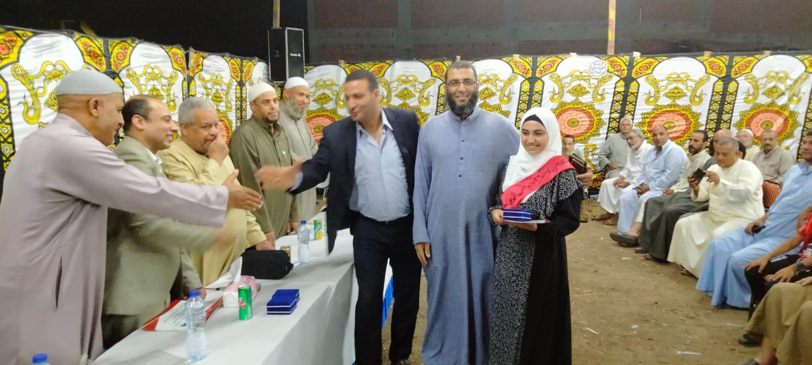  قرية العلم والعلماء تكرم أوائل الإعدادية والثانوية بالمنوفية
