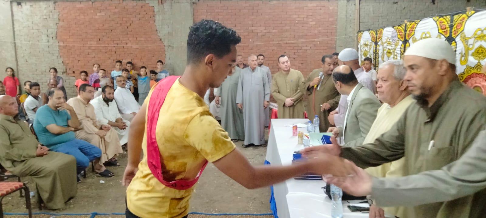  قرية العلم والعلماء تكرم أوائل الإعدادية والثانوية بالمنوفية