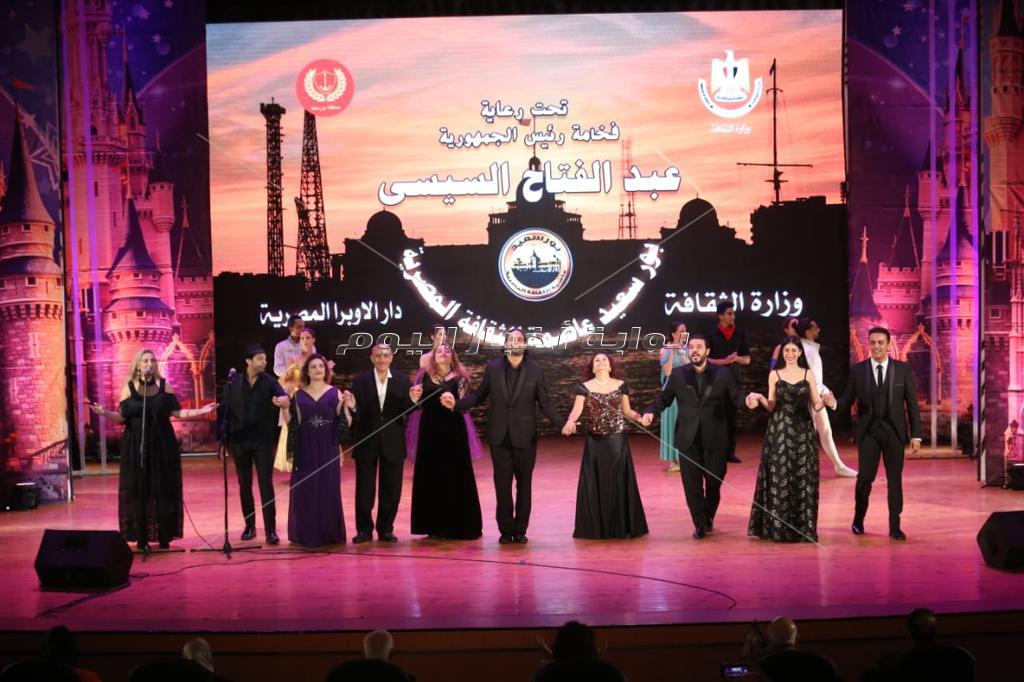 وزيرة الثقافة ومحافظ بورسعيد يشهدان عرضا فرقة اوبرا القاهرة بالمركز الثقافي