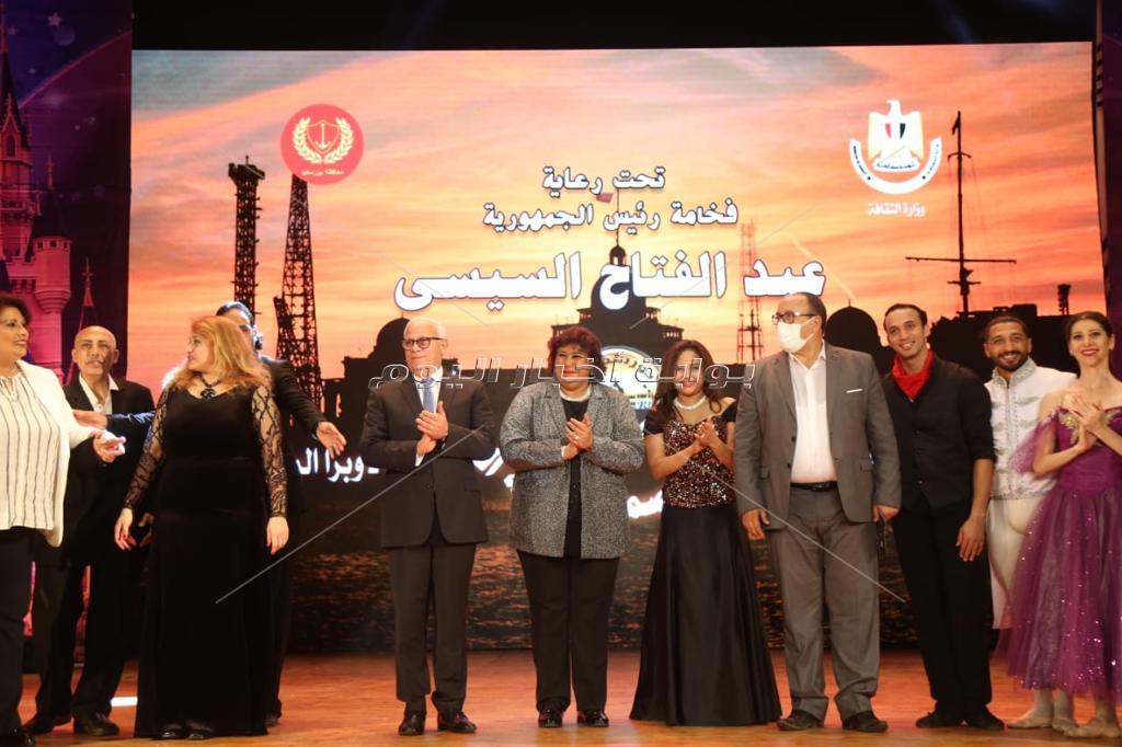 وزيرة الثقافة ومحافظ بورسعيد يشهدان عرضا فرقة اوبرا القاهرة بالمركز الثقافي