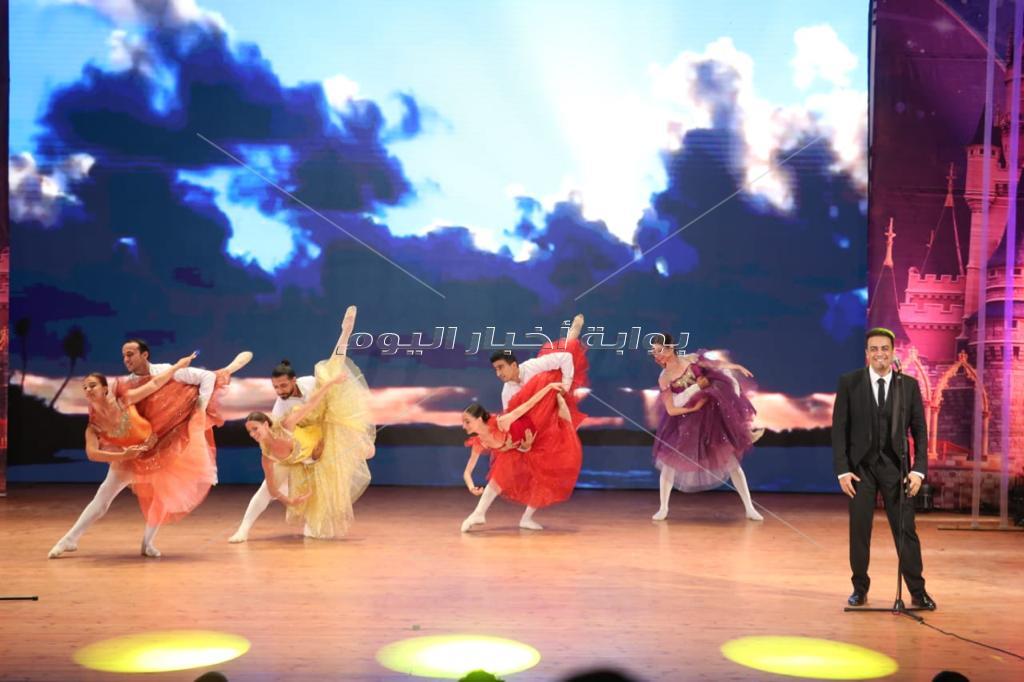 وزيرة الثقافة ومحافظ بورسعيد يشهدان عرضا فرقة اوبرا القاهرة بالمركز الثقافي
