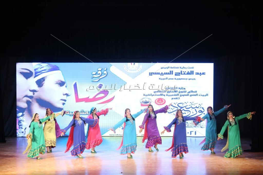 وزيرة الثقافة ومحافظ بورسعيد يشهدان عرضا لفرقة رضا بالمركز الثقافي