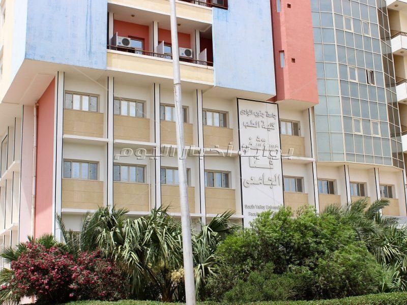 نجاح جراحة عاجلة لحالة نادرة بقسم المسالك البولية بمستشفيات قنا الجامعية