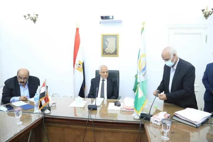 محافظ الجيزة يشهد فعاليات إجراء القرعة الالكترونية على 4368 جبانة جاهزة