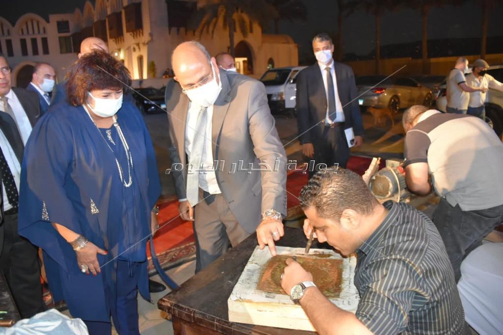 وزيرتا الثقافة والتجارة والصناعة تسلمان شهادات تخرج الدفعة الأولى من صنايعية مصر   