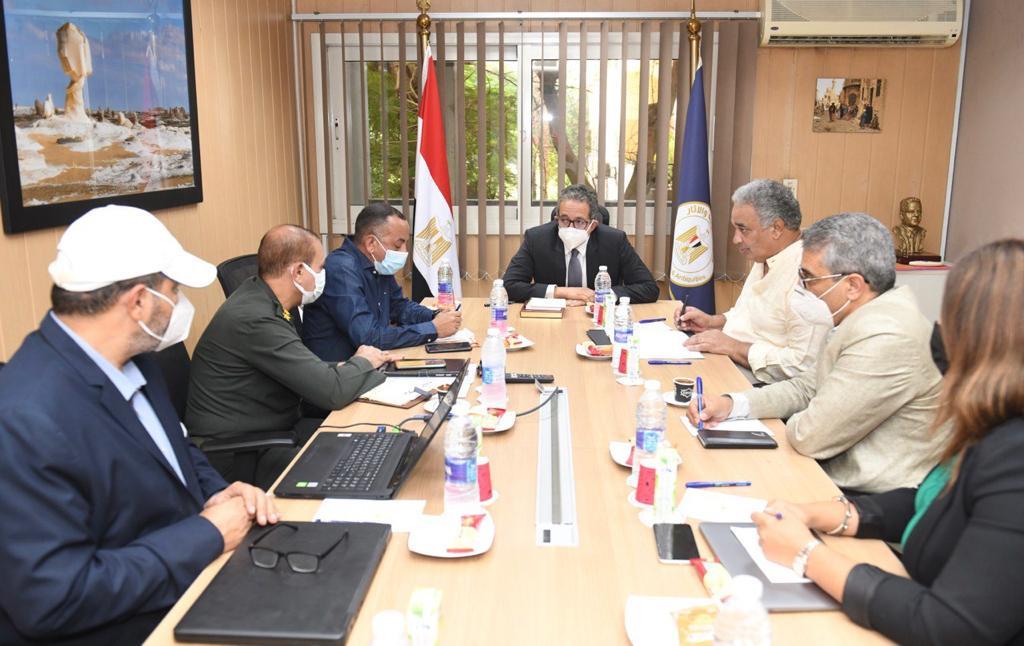 - وزير السياحة والآثار يناقش آخر مستجدات الأعمال بمشروع الكشف 