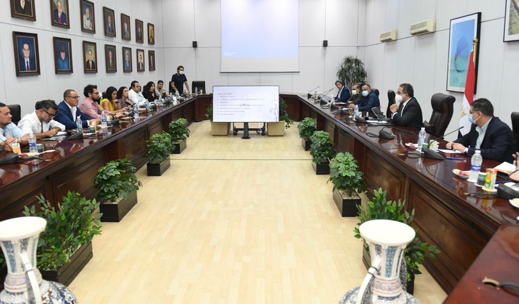 - وزير السياحة والآثار يناقش آخر مستجدات الأعمال بمشروع الكشف 