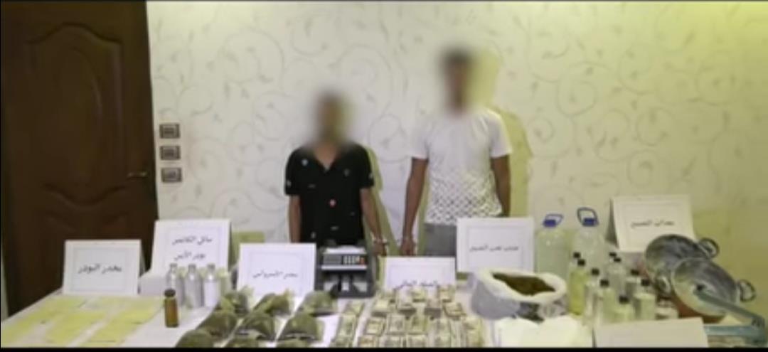 بمضبوطات قيمتها 5 ملايين جنيه..  مطاردة أمنية تنتهي بسقوط أخطر عصابة لتصنيع الفودو والاستروكس