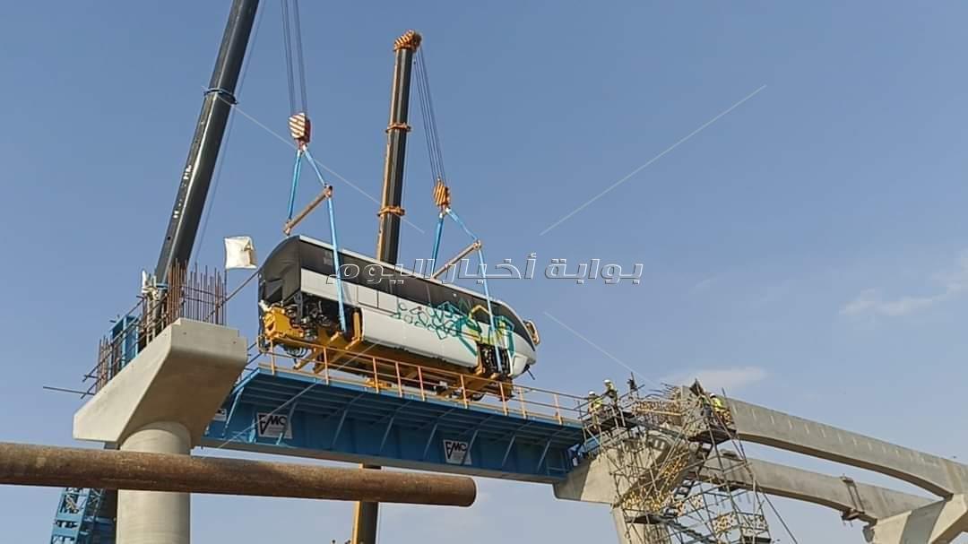 بدء تركيب عربات المونوريل على السكة الخاص بخط العاصمة الإدارية 