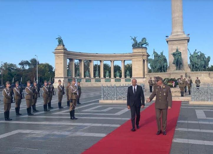 السفير المصري في بودابست يُقدم أوراق اعتماده إلى رئيس المجر