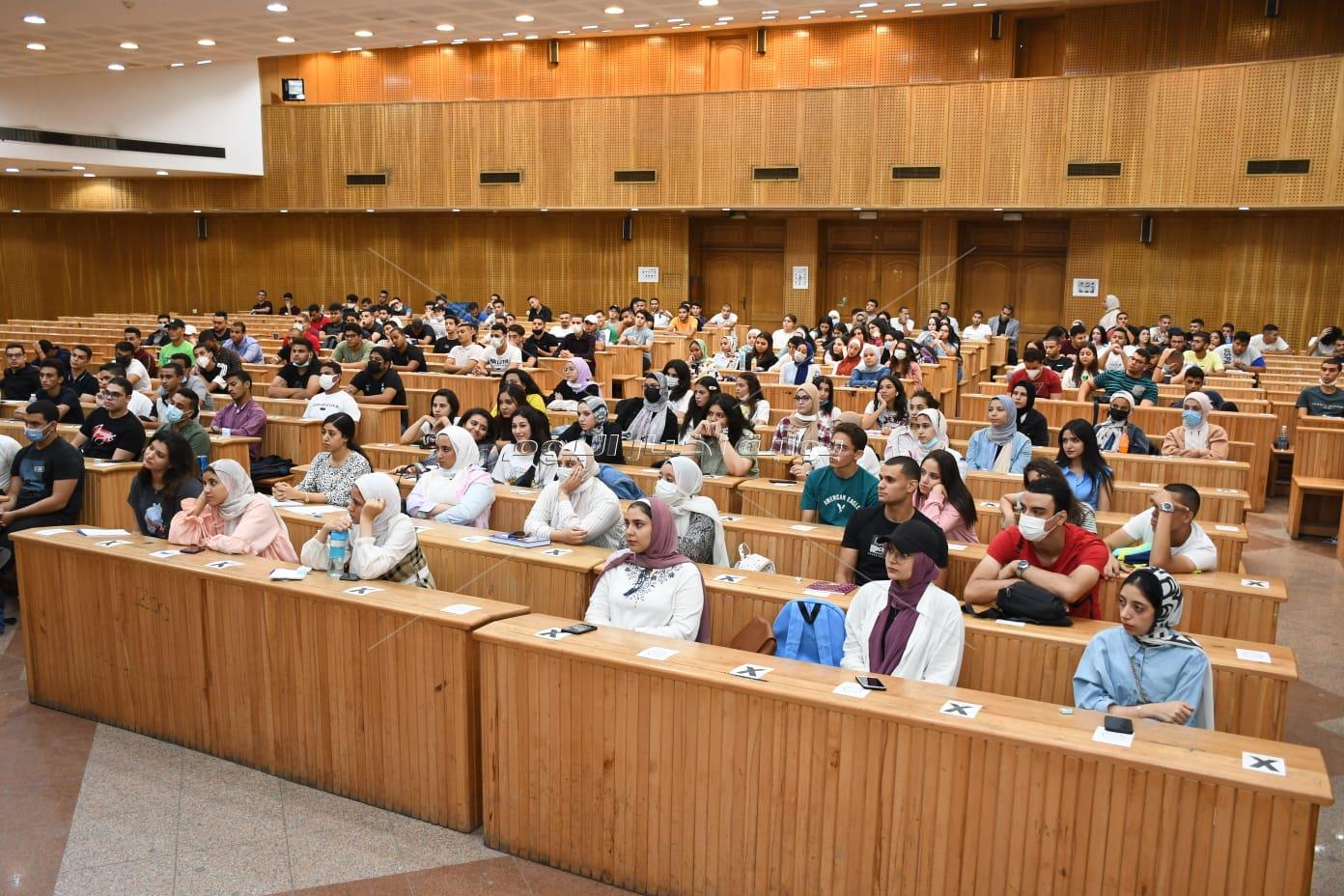 حقوق عين شمس تستقبل الطلاب الجدد  