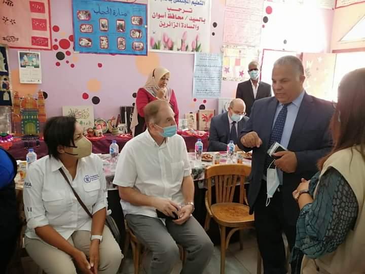 وفد من برنامج الغذاء العالمي يلتقى طلاب احد المدارس بأسوان 
