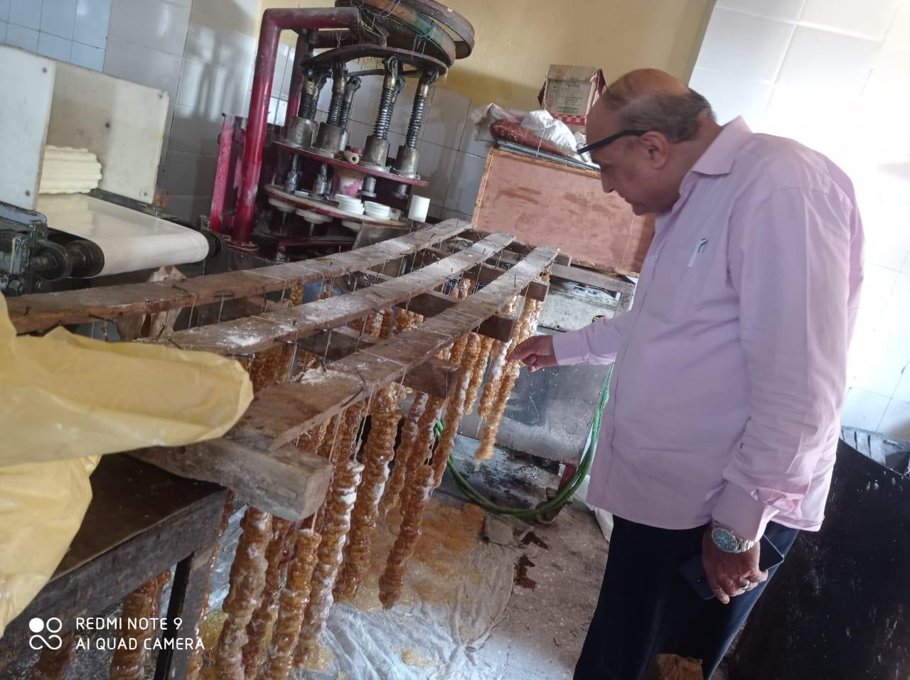 ضبط مصنع لتصنيع الحلوى بالاسكندريه يقوم بإنتاج حلوى بدون بيانات