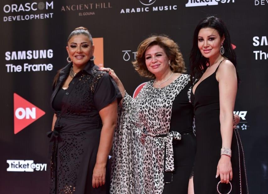 نجوم الفن على ريد كاربت "كباتن الزعتري" في عرضه العربي الأول