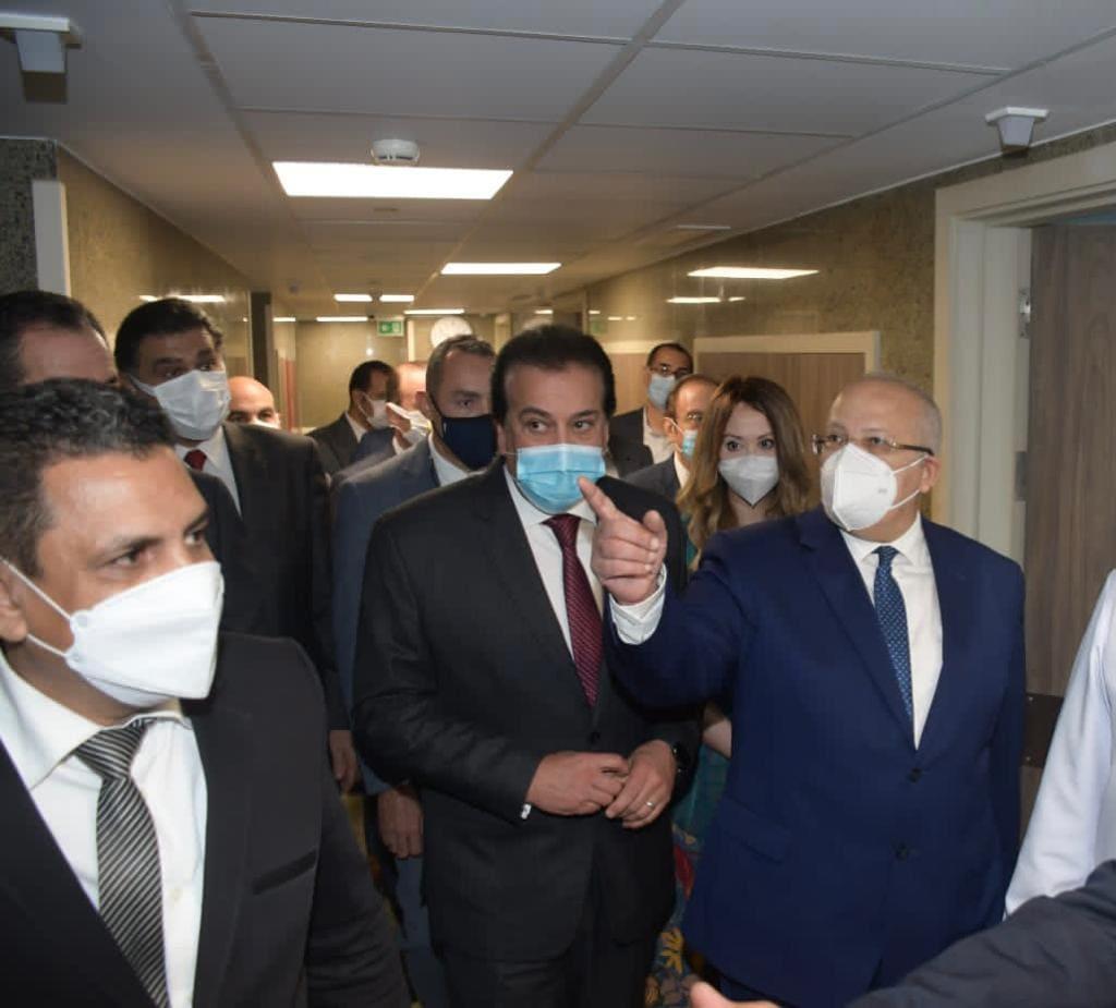 عبد الغفار والخشت يتفقدان الإنتهاء من المبنى الجنوبي لمعهد الأورام