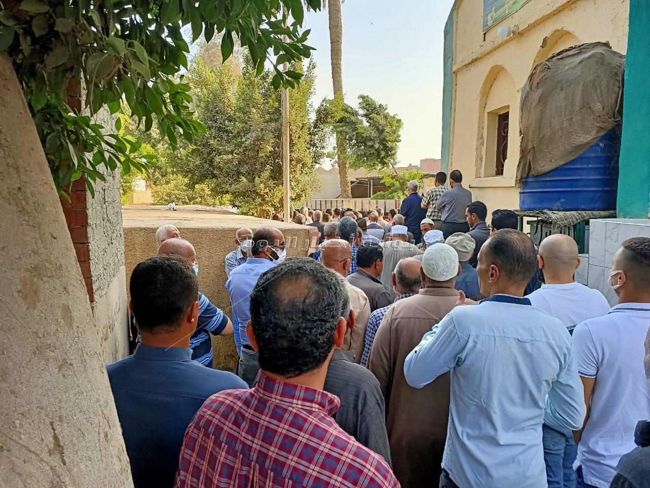 تشييع جثمان عبد الغفار شكر في قرية تيره مسقط رأسه بالدقهلية 