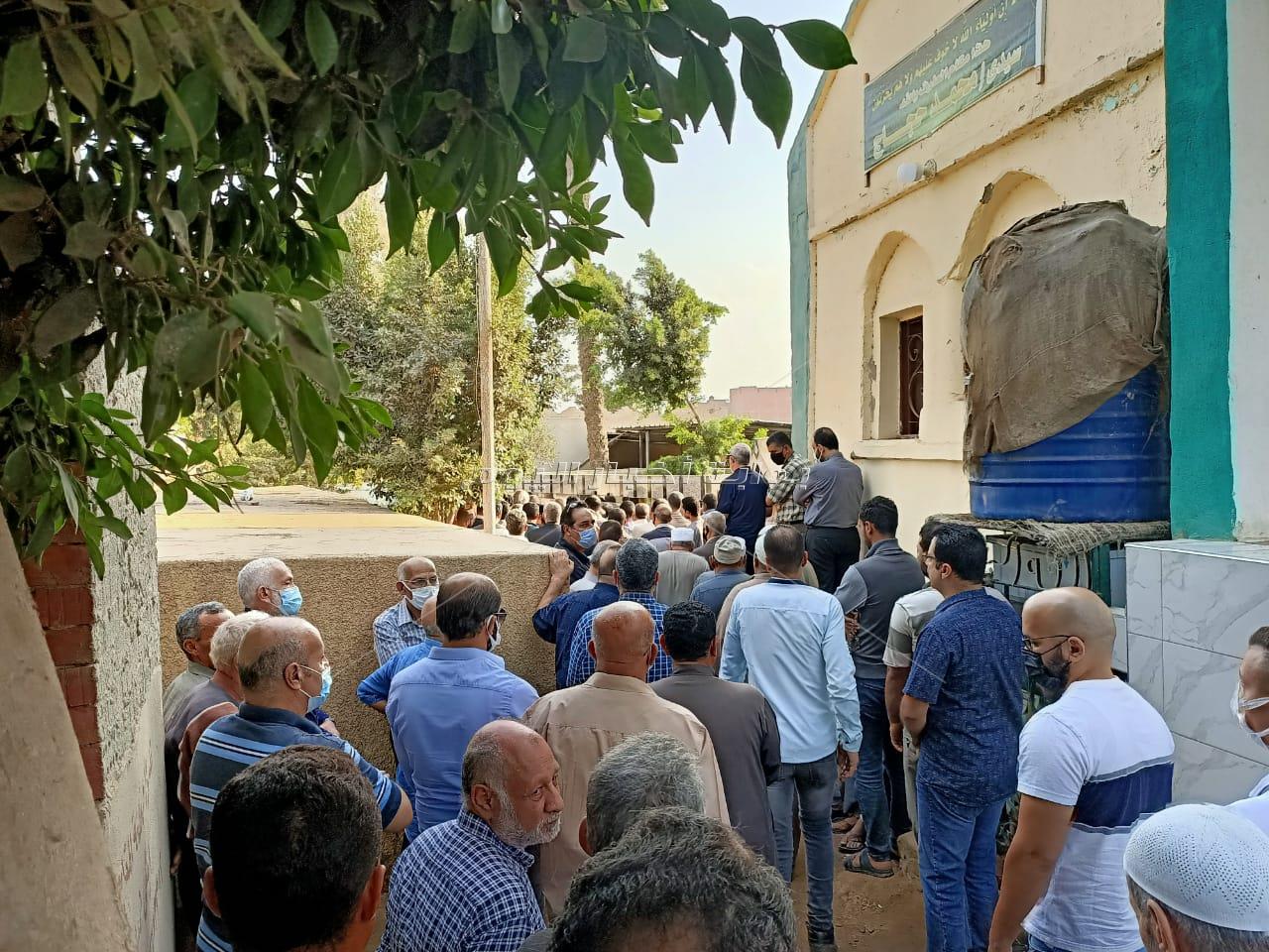 تشييع جثمان عبد الغفار شكر في قرية تيره مسقط رأسه بالدقهلية 