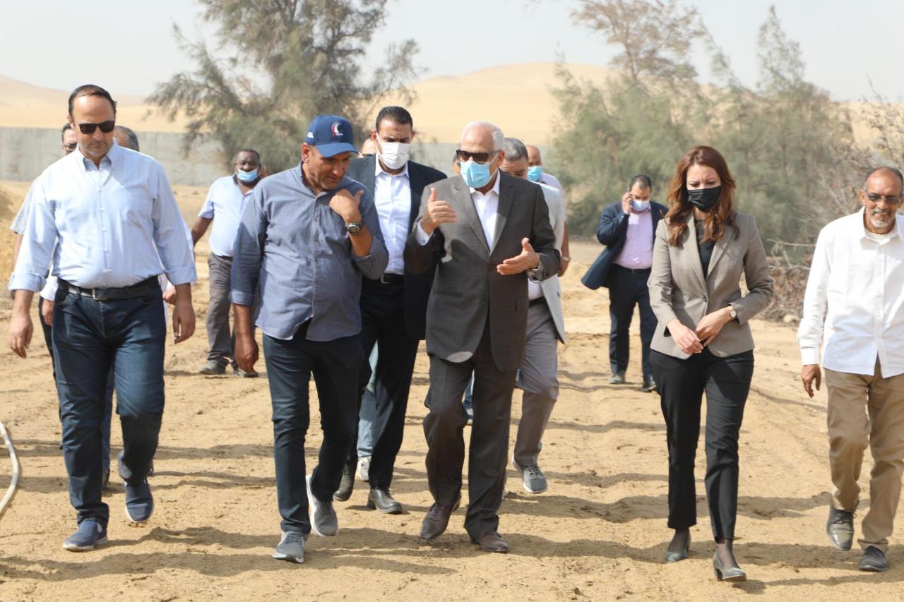 محافظ الجيزة يتفقد أعمال إنشاء الإسطبل الحضاري بمحيط المنطقة الأثرية بالأهرامات