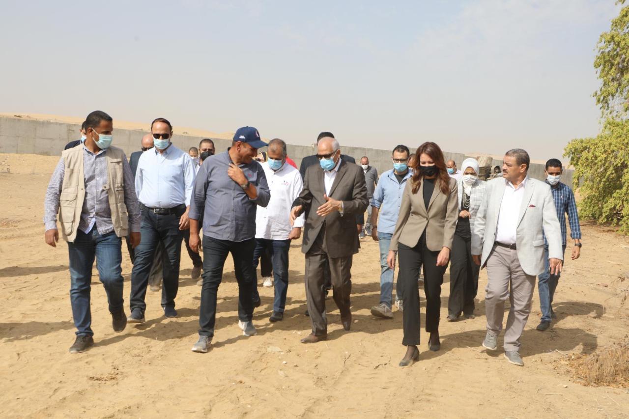 محافظ الجيزة يتفقد أعمال إنشاء الإسطبل الحضاري بمحيط المنطقة الأثرية بالأهرامات