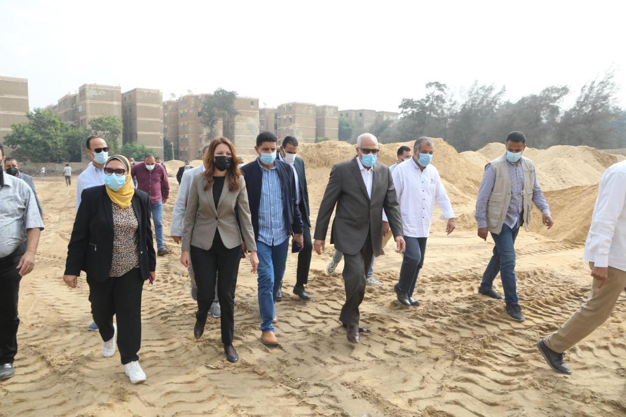 محافظ الجيزة يتفقد أعمال إنشاء الإسطبل الحضاري بمحيط المنطقة الأثرية بالأهرامات