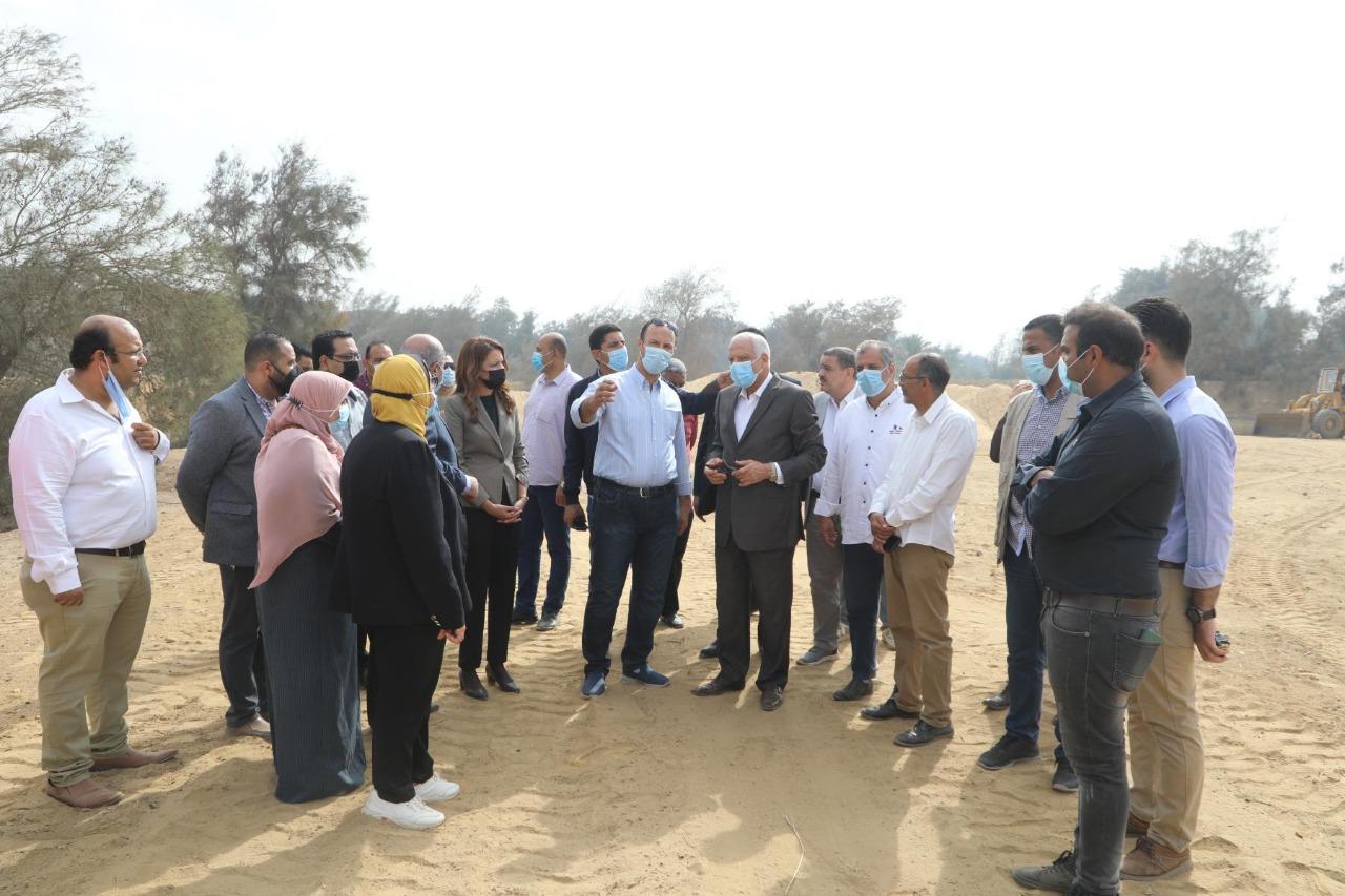 محافظ الجيزة يتفقد أعمال إنشاء الإسطبل الحضاري بمحيط المنطقة الأثرية بالأهرامات