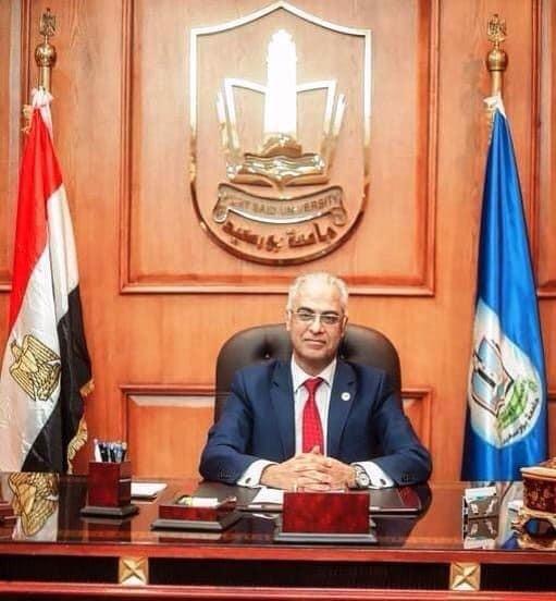 رئيس جامعة بورسعيد يهنىء قطاع الدراسات العليا بالجامعة
