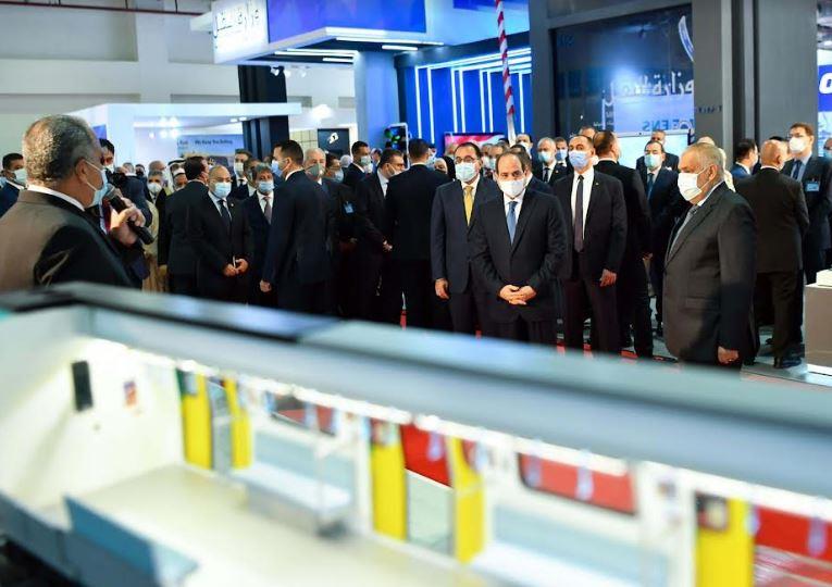 تفقد الرئيس السيسي الدورة الرابعة لمعرض النقل الذكي 