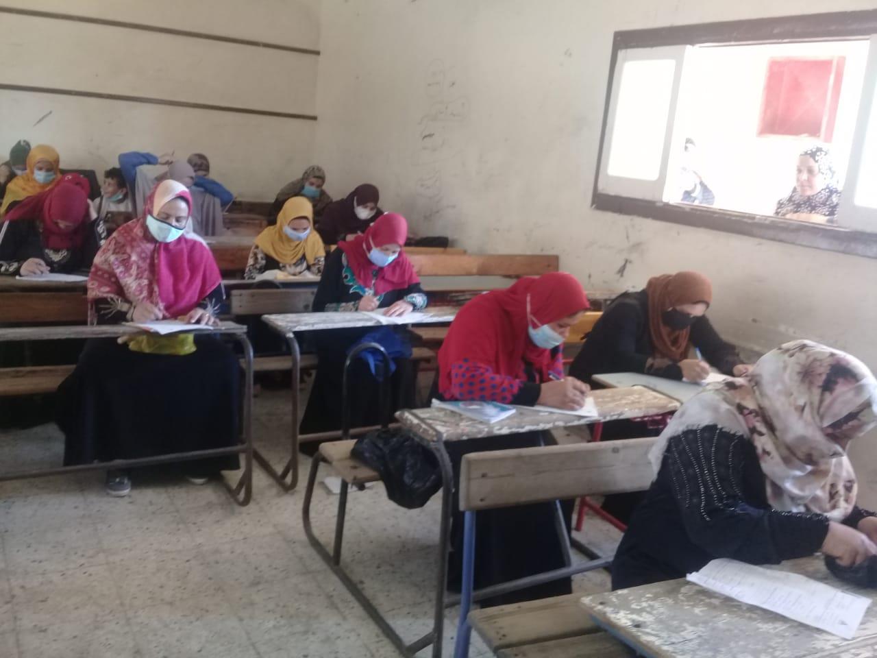 لليوم الثاني .. إجراء إمتحانات دورة أكتوبر 2021 لمحو الأمية وتعليم الكبار بالبحيرة 