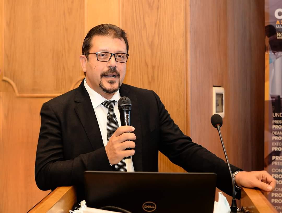 رئيس جامعة المنصورة يكرم المتبرعين من المجتمع المدني