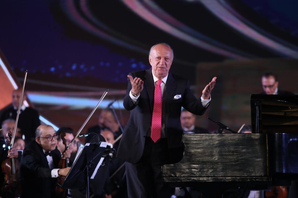 خيرت يعزف للوطن والحياة والحب فى مهرجان الموسيقى العربية