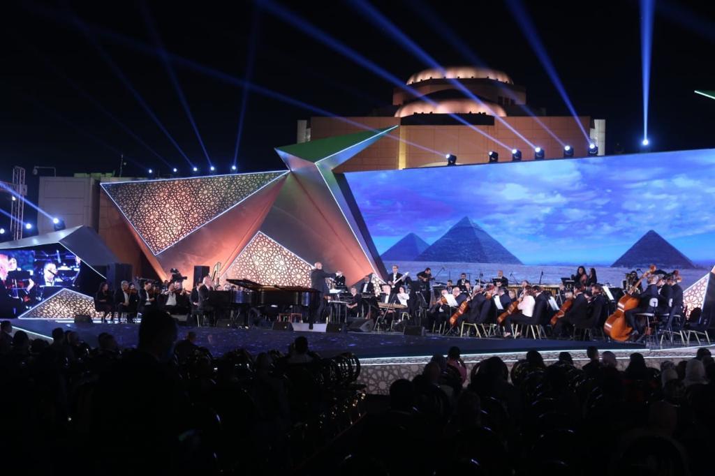 خيرت يعزف للوطن والحياة والحب فى مهرجان الموسيقى العربية