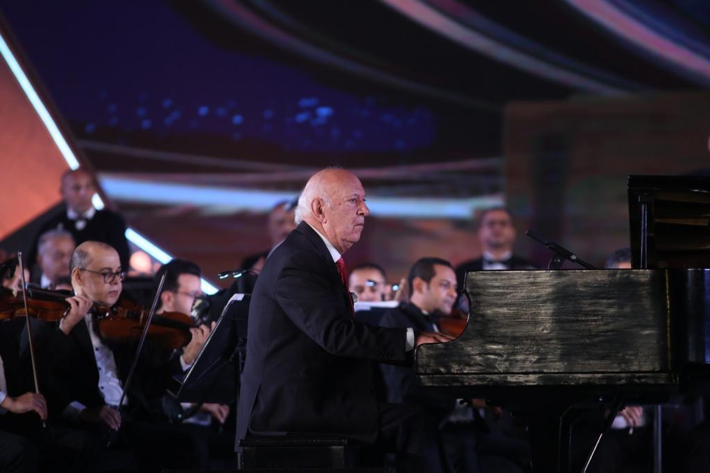 خيرت يعزف للوطن والحياة والحب فى مهرجان الموسيقى العربية