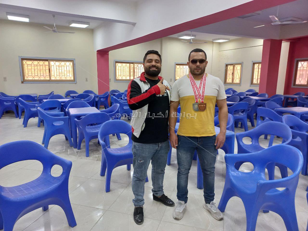 بصيرته تغلبت علي الحديد ..مصطفي رميح يحصد فضية وبرونزية العالم في بطولة رفع الأثقال بچورچيا