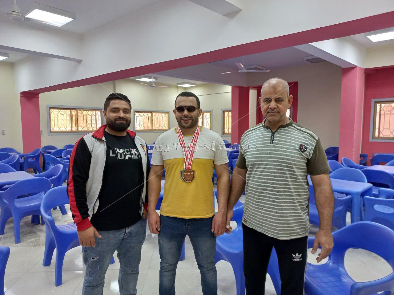 بصيرته تغلبت علي الحديد ..مصطفي رميح يحصد فضية وبرونزية العالم في بطولة رفع الأثقال بچورچيا