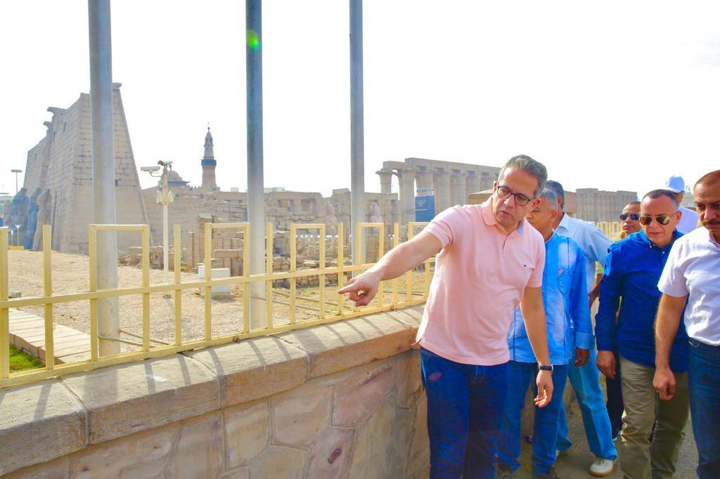 وزير السياحة و الآثار ومحافظ الأقصر يتابعان أعمال التطوير بالمحافظة تمهيدا للاحتفالية الكبري للأقصر