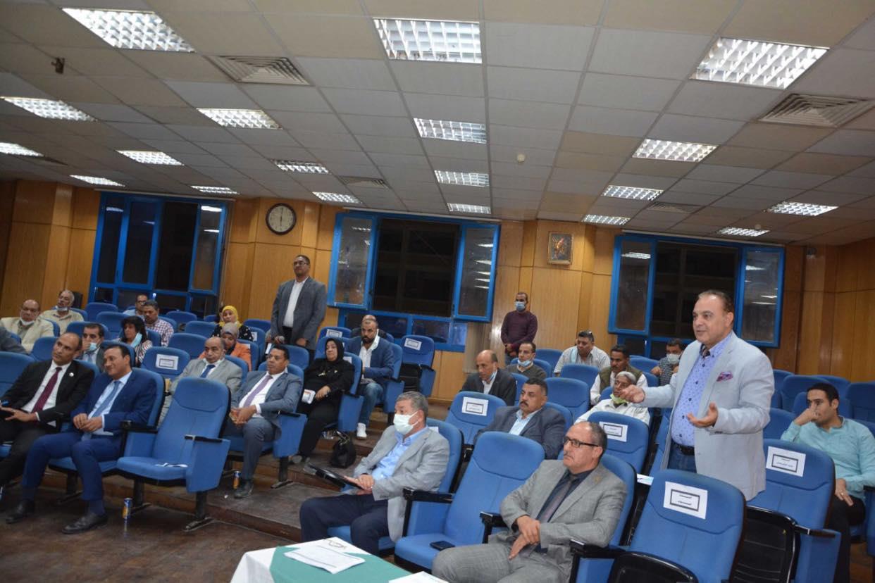 محافظ المنيا يتابع معدلات تنفيذ مشروعات المبادرة الرئاسية "حياة كريمة"