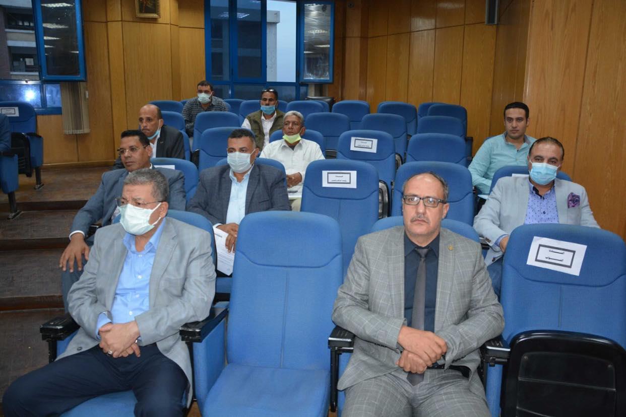 محافظ المنيا يتابع معدلات تنفيذ مشروعات المبادرة الرئاسية "حياة كريمة"