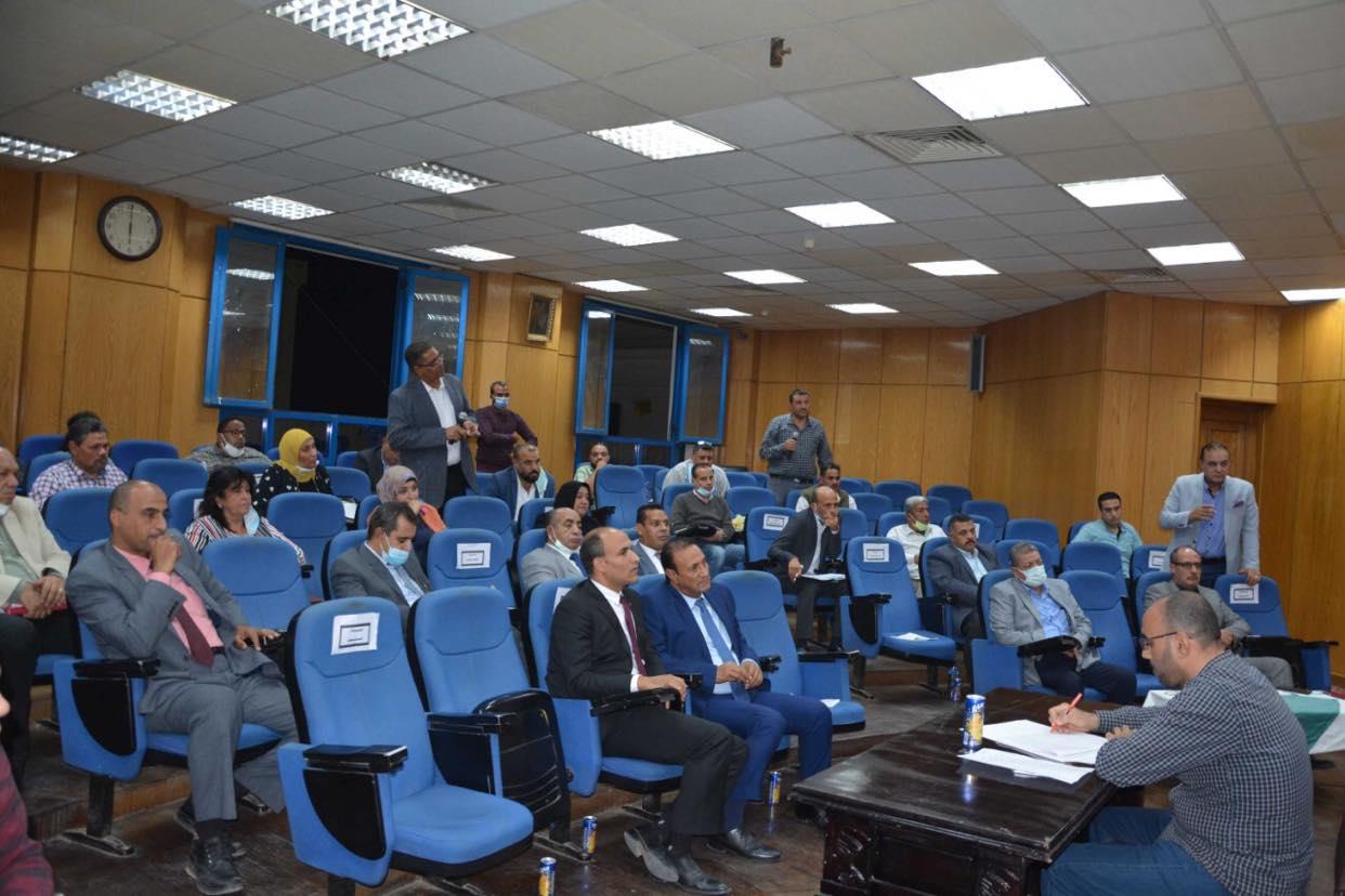 محافظ المنيا يتابع معدلات تنفيذ مشروعات المبادرة الرئاسية "حياة كريمة"