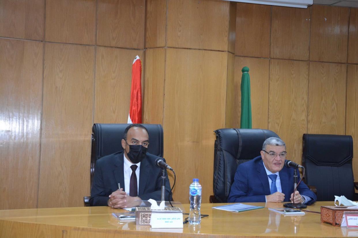 محافظ المنيا يتابع معدلات تنفيذ مشروعات المبادرة الرئاسية "حياة كريمة"