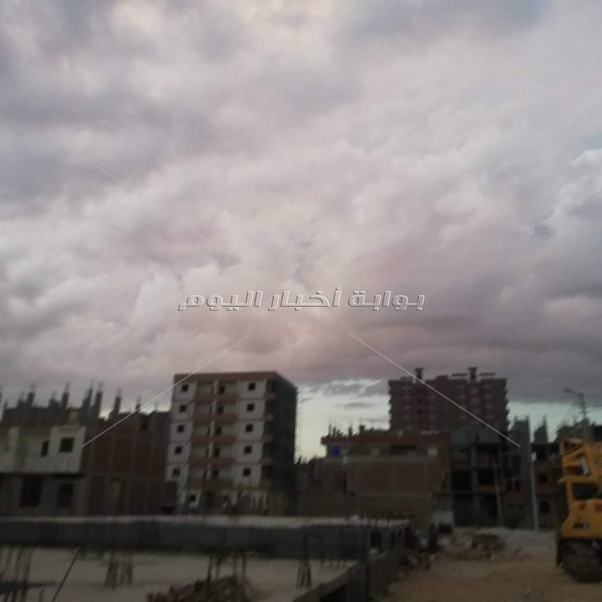 أمطار خفيفة وعاصفة ترابية بقنا.. وتحذيرات عاجلة للمواطنين