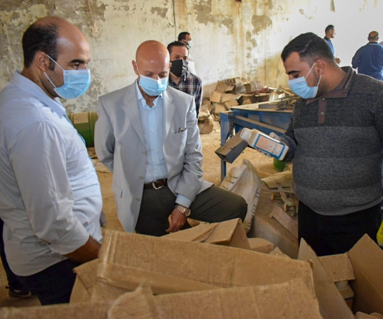 ضپط مصنع للمبيدات المغشوشة بالزقازيق