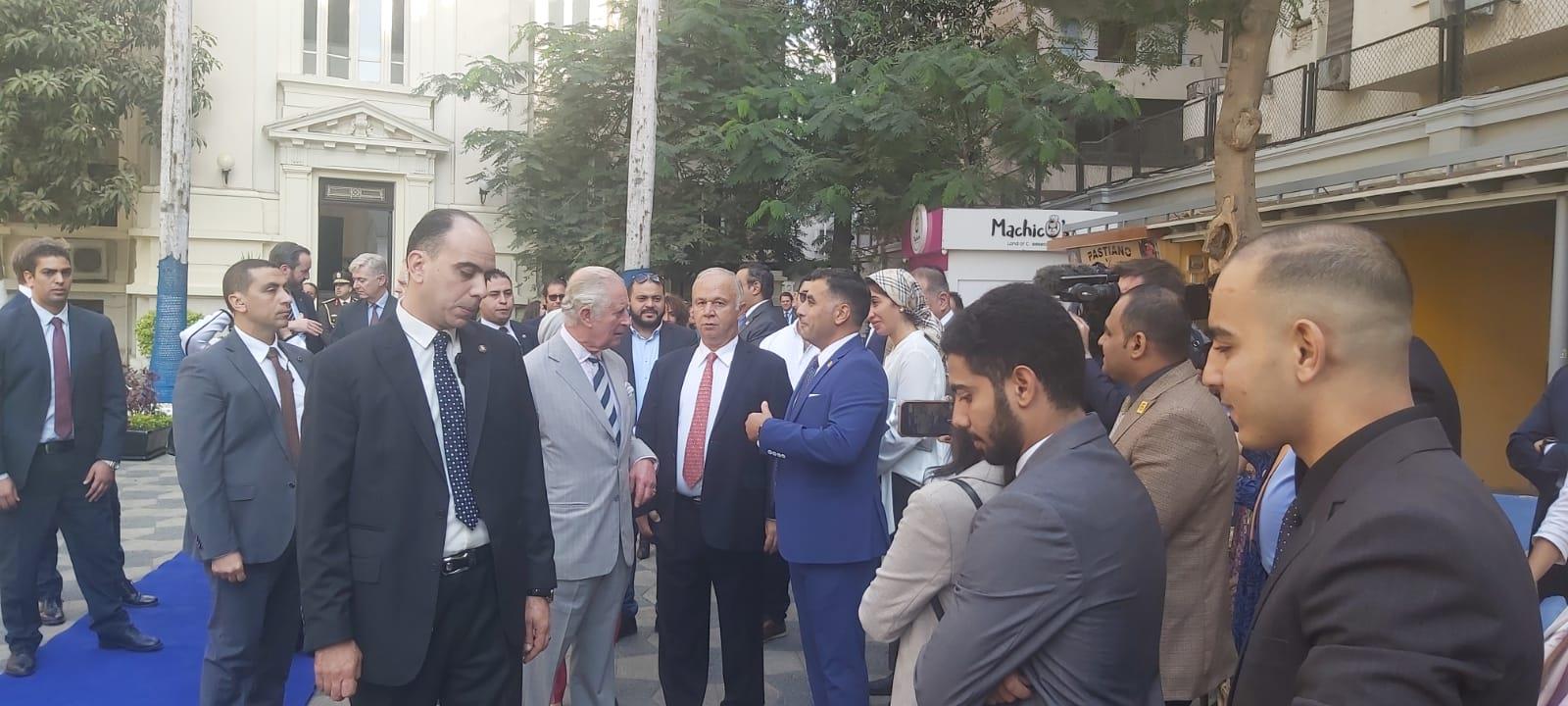  وصول ولي العهد البريطاني للحرم اليوناني بالتحرير