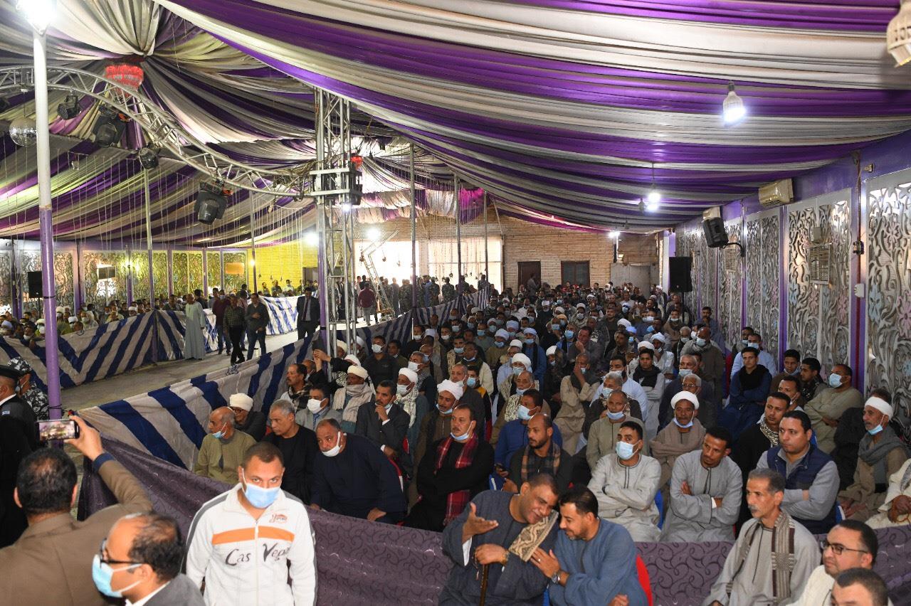 نائب محافظ قنا يشهد صلح القودة بين أبناء عمومة  آل حسان بفرشوط 